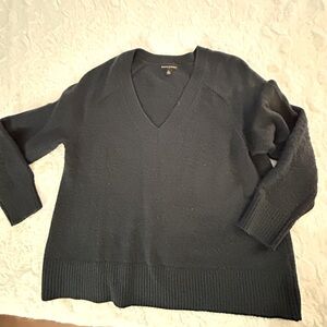 Women's V-Neck Sweater - Navy Blue